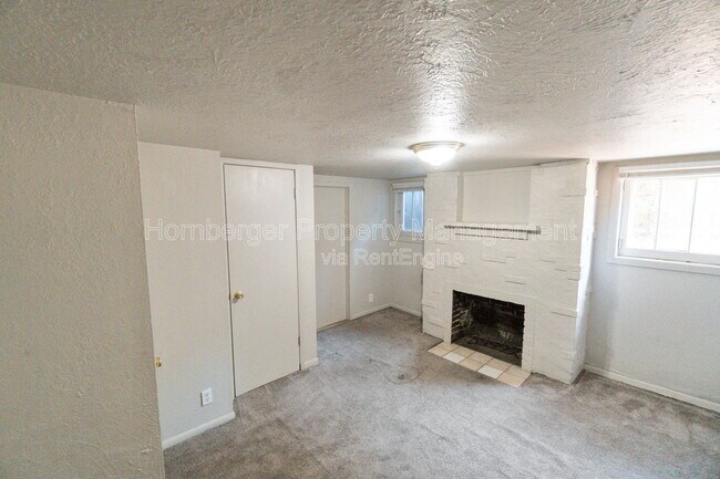 Building Photo - 1108 W 12th Ave