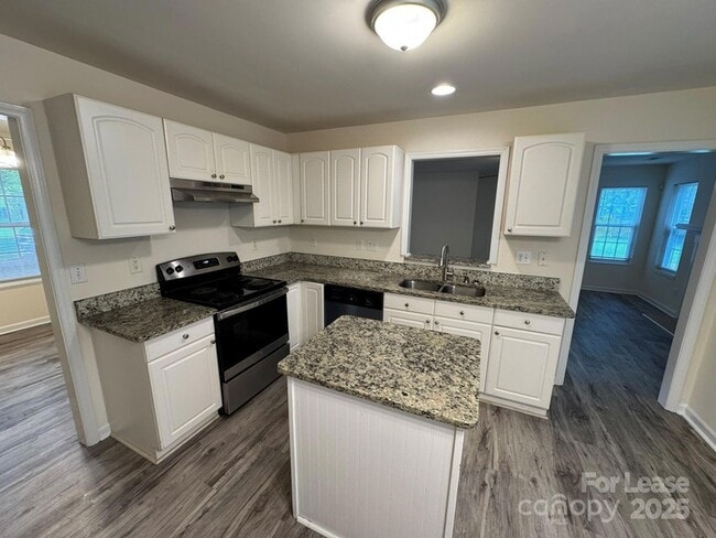 Building Photo - 6610 Cedar Cliff Dr