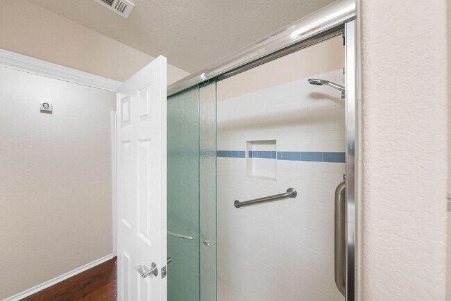 Building Photo - Gated Community - Resort Amenities