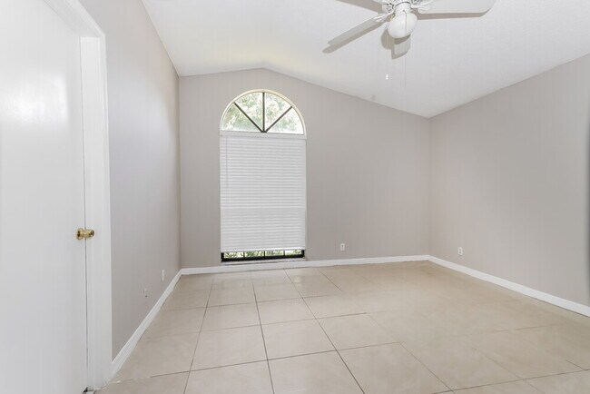 Building Photo - 12630 Shoreside Ln