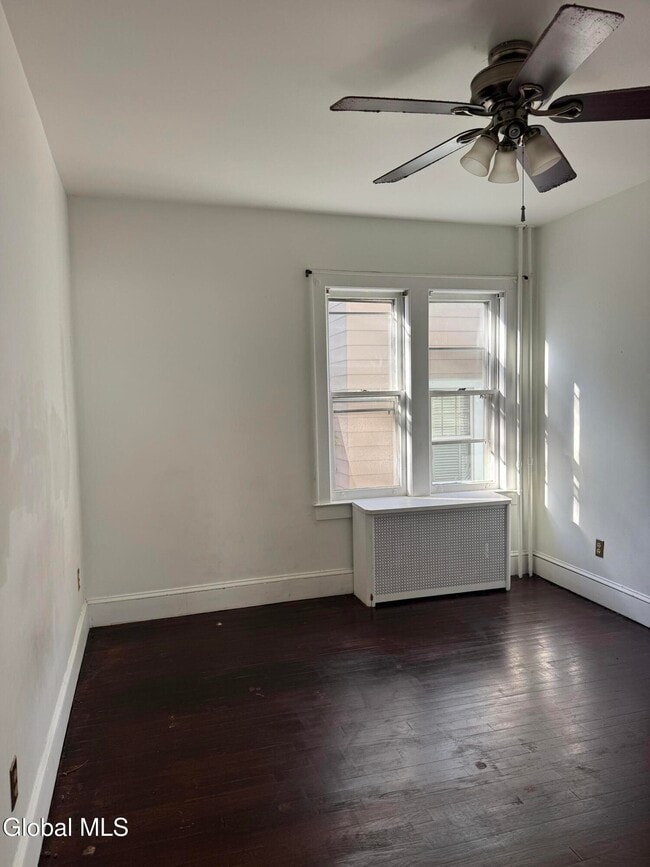 Building Photo - 105 Clermont St