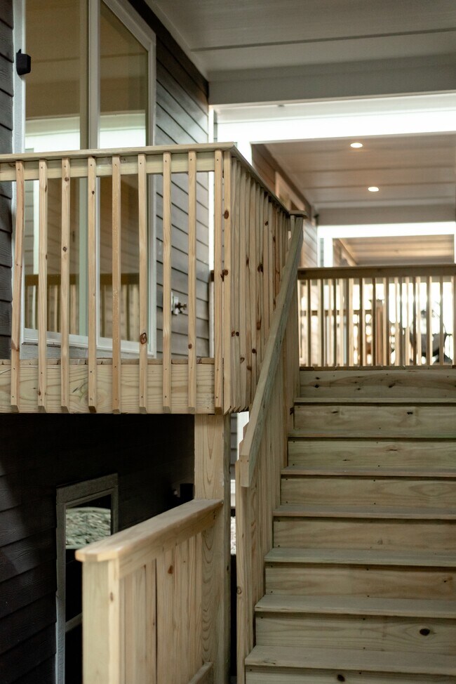 Building Photo - 1204 SW Franklin Dr