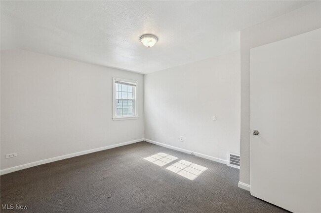 Building Photo - 13511 Thraves Rd