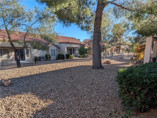 Building Photo - 2756 Showcase Dr