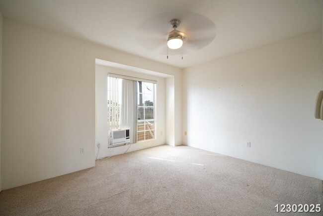 Building Photo - 2 Bd, 2.5 Ba, 2Pkg Pet Friendly  Village on the Green $2700