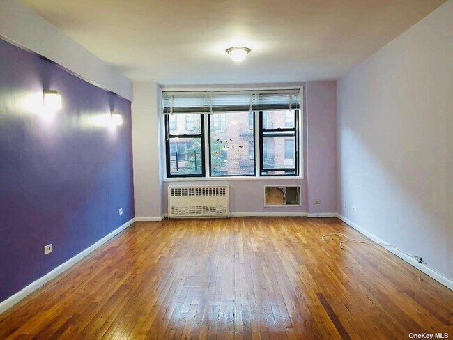 Primary Photo - 83-30 Vietor Ave