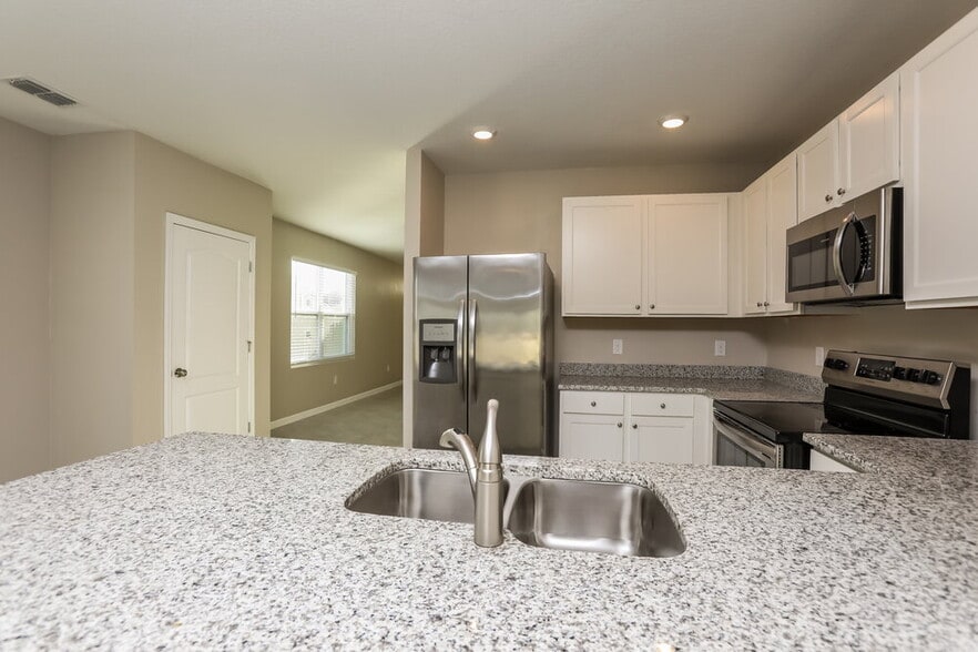 Building Photo - 3928 Silverstream Terrace