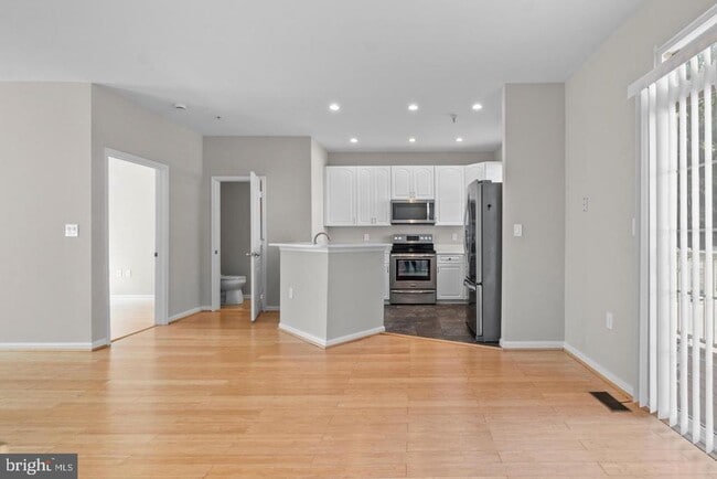 Building Photo - 519 Ensemble Ct
