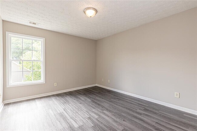 Building Photo - 2152 Lenox Ave