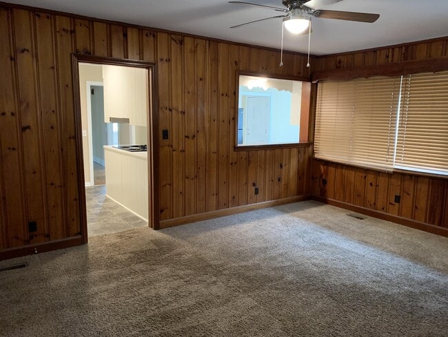 Building Photo - 5421 Pine St