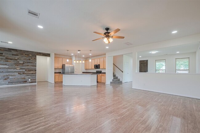 Building Photo - 3215 Laurel Bend Ln