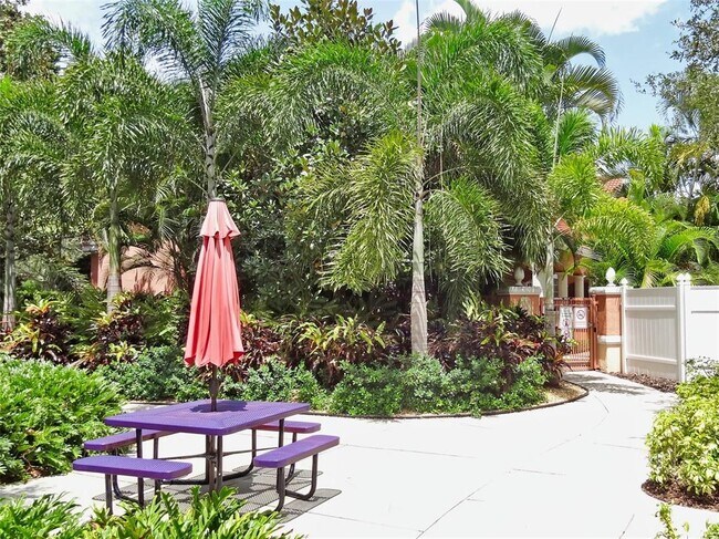 Building Photo - 4102 Central Sarasota Pkwy