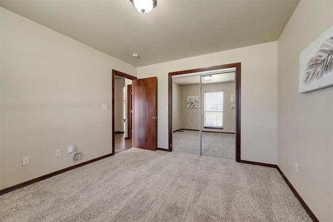 Building Photo - 1920 Fairway Dr