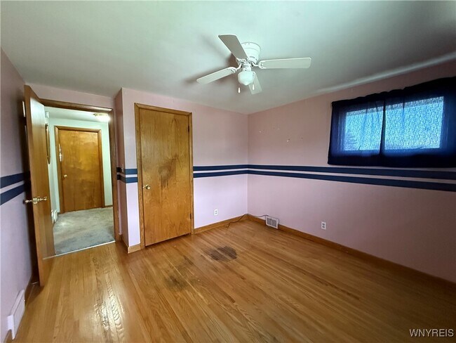 Building Photo - 559 Mapleview Rd