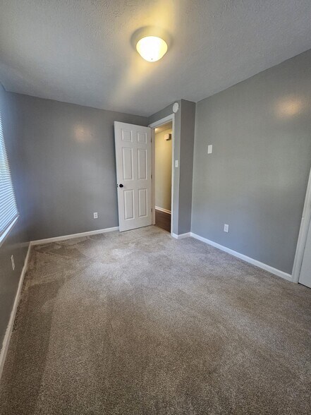 Building Photo - 259 Lakeview Dr