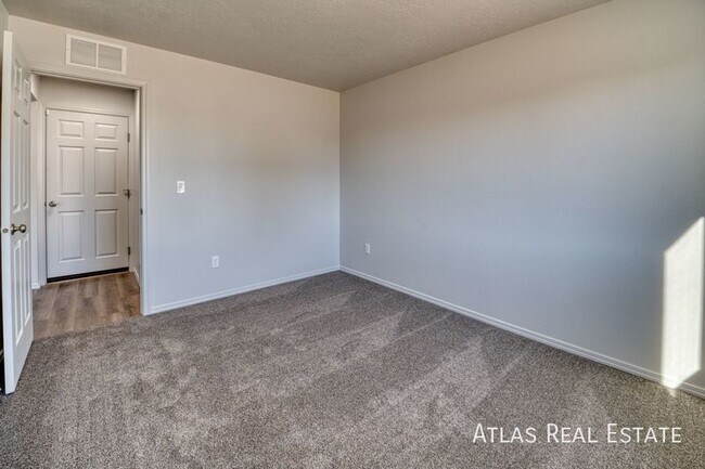 Building Photo - 12665 Lignite Dr