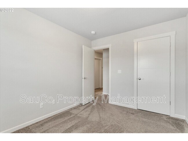 Building Photo - 8037 SE Engelmann St