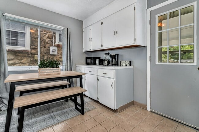 Building Photo - 120 Fountain Way