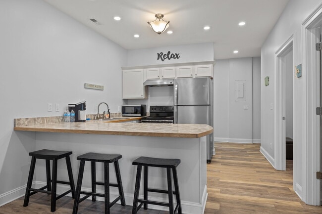 Building Photo - 360 Island Rd