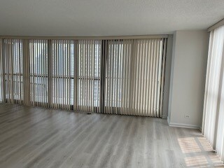 Building Photo - 10 E Ontario St