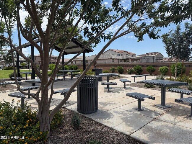 Building Photo - 21135 E Arrowhead Trail