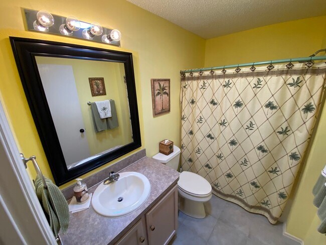 Building Photo - Great Location Turnkey Villa In The Villag...
