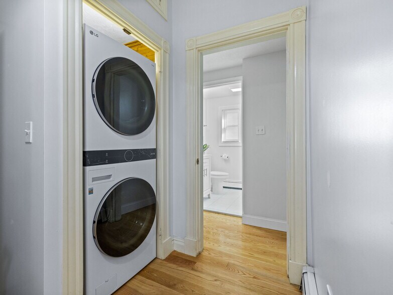 Building Photo - 110 Glen St