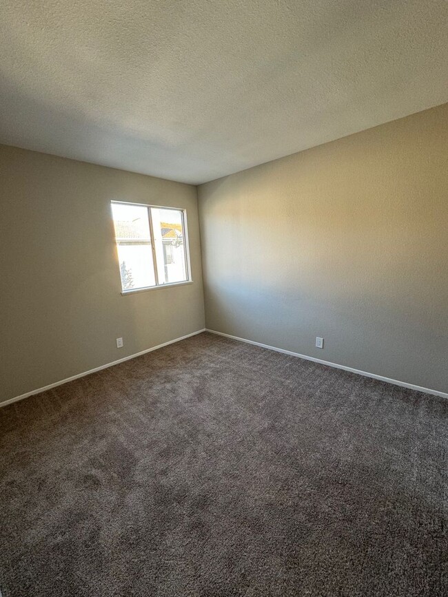 Building Photo - Condo for rent in Oxnard Near Cabrillo Park