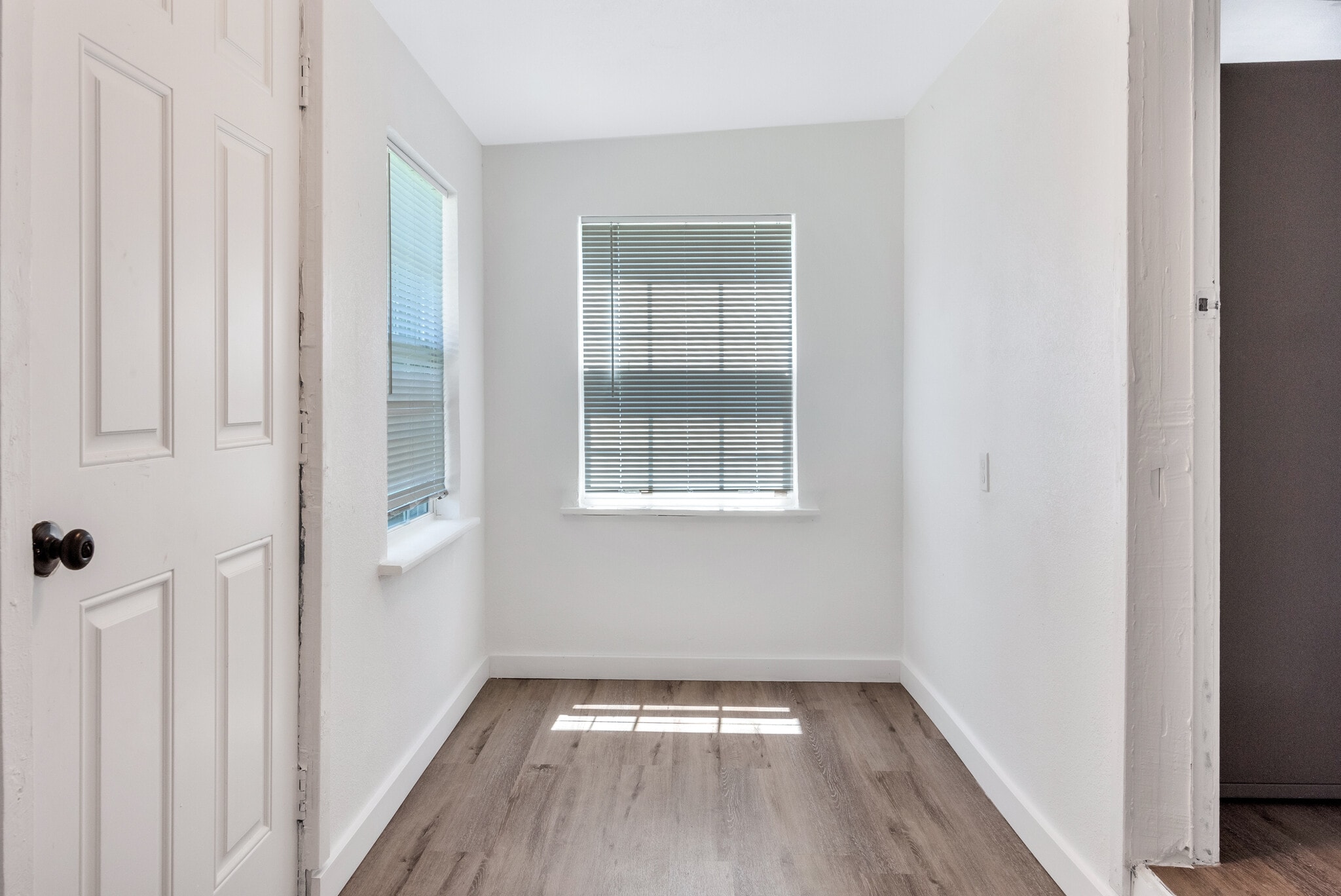 Building Photo - 206 S Elm St