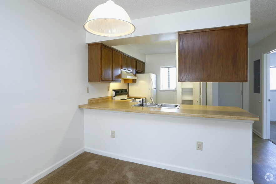 2BR, 2BA- 889 SF 1st Floor- Dining Area - Ashley Park Apartments