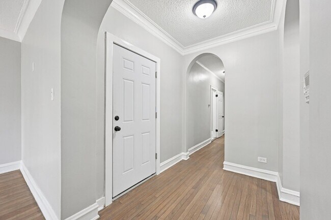 Building Photo - 7757 S Essex Ave
