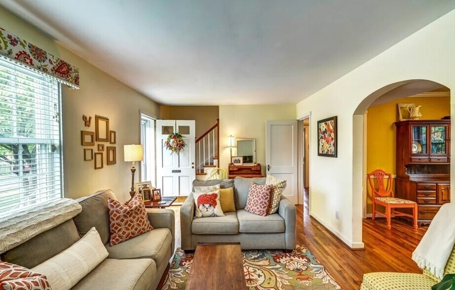 Building Photo - 3500 Rosewood Ave