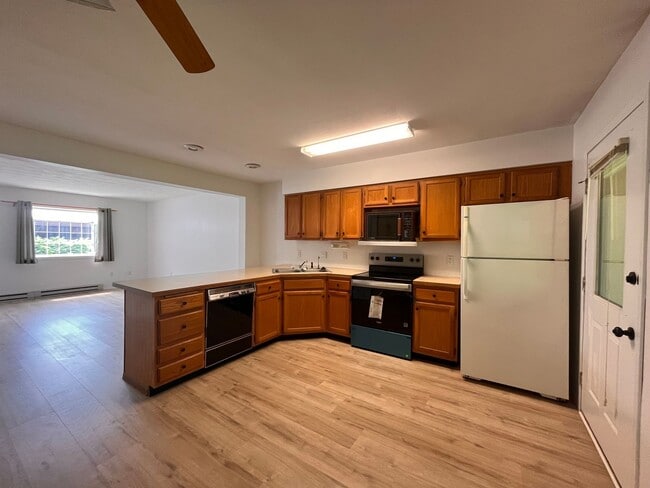 Building Photo - Woods Edge 2-Bedroom Townhome!