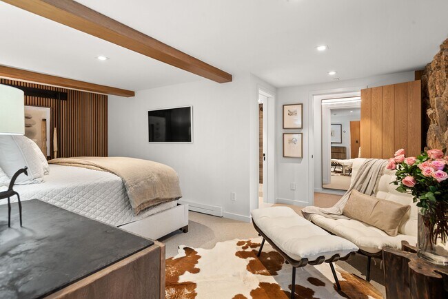 Building Photo - 164 Eastwood Rd