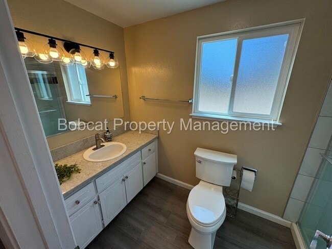 Building Photo - 20 Bodie Dr
