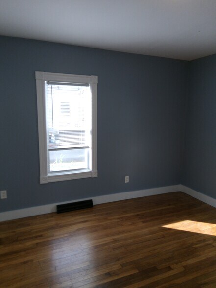 Building Photo - 13 2nd St