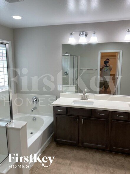 Building Photo - 1013 Cetona Ct