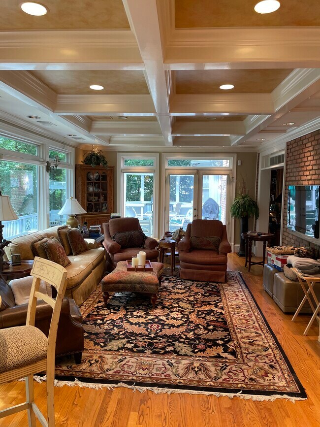 Building Photo - 1640 Lazy River Ln