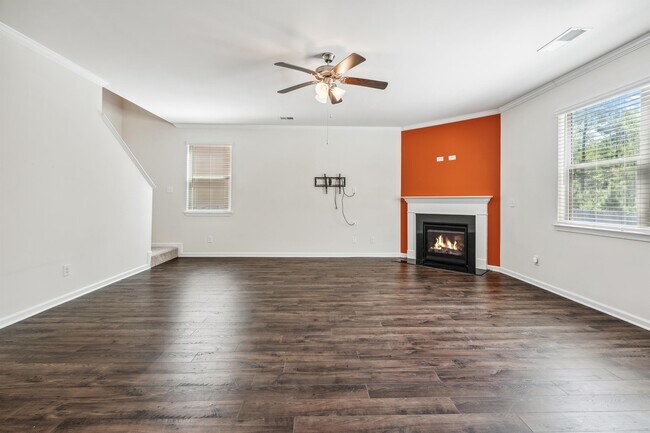 Building Photo - 3092 Hawthorn Farm Blvd
