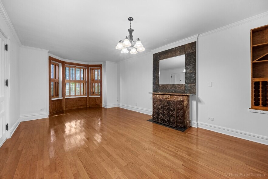 Building Photo - 1526 N La Salle Dr