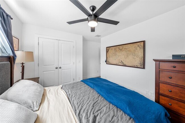 Building Photo - 408 W 55th St
