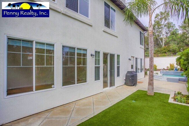 Building Photo - Stunning 4 Bedroom 3.5 Bath Home in the Co...