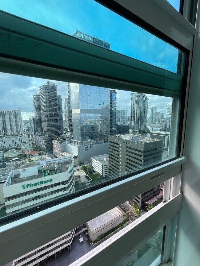 Building Photo - 951 Brickell Ave