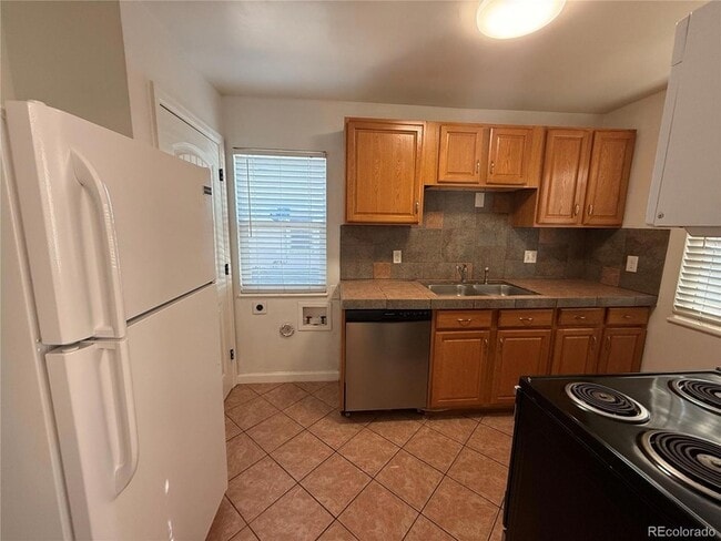 Building Photo - 1349 Kenton St
