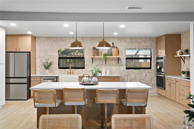 Building Photo - 4504 W Lamb Ave