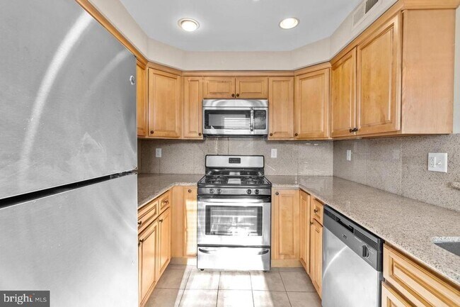 Building Photo - 4313 Deerpath Ln