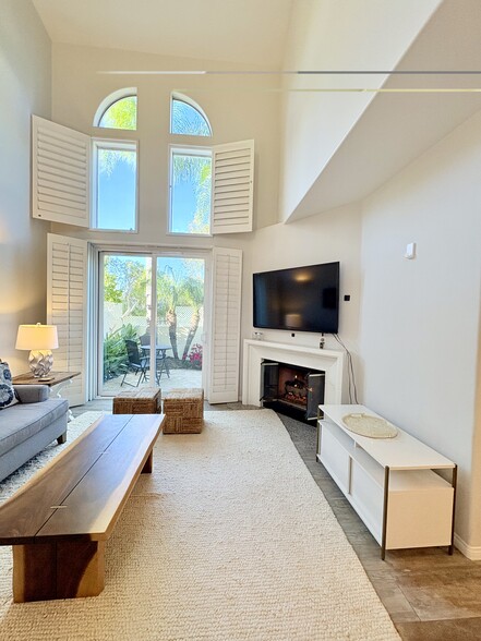 Building Photo - 6483 Zuma View Pl