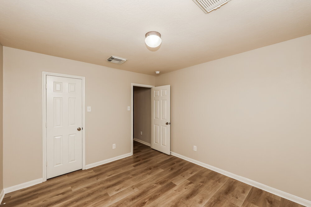 Building Photo - 7423 Oakwood Canyon Dr