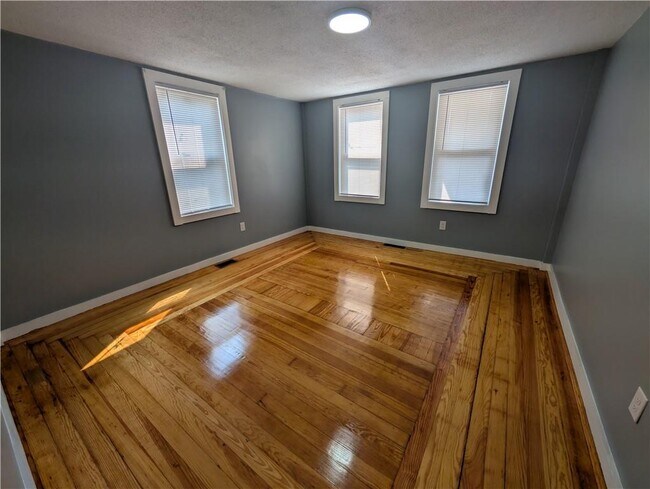Building Photo - 57 Pleasant St
