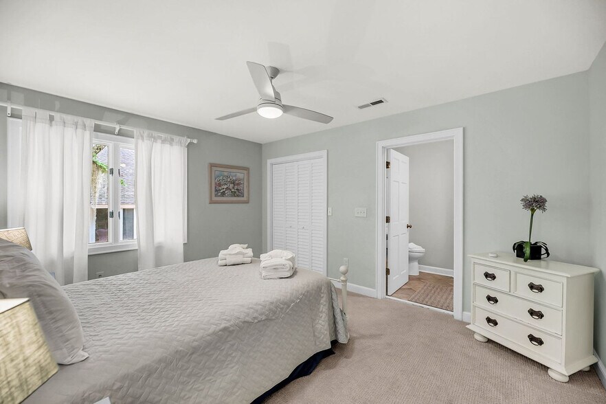 Building Photo - 2770 Old Forest Dr